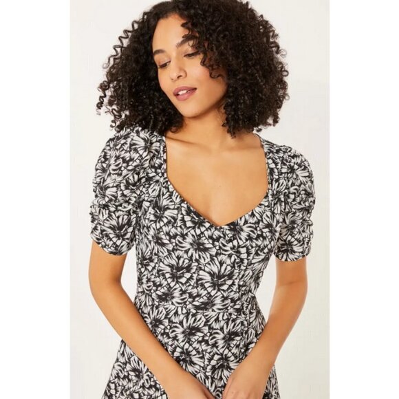 💕LIKELY💕 Saylor Dress ~ Black & White Abstract Floral Print 6 NWT - Picture 5 of 16